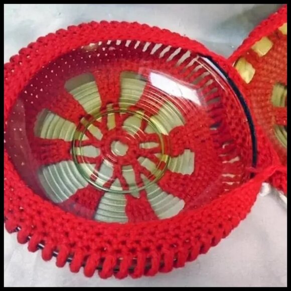 Vintage Half Doll Vanity Box / Powder Jar / Trinket Box / Dresser Jar - Picture 5 of 11